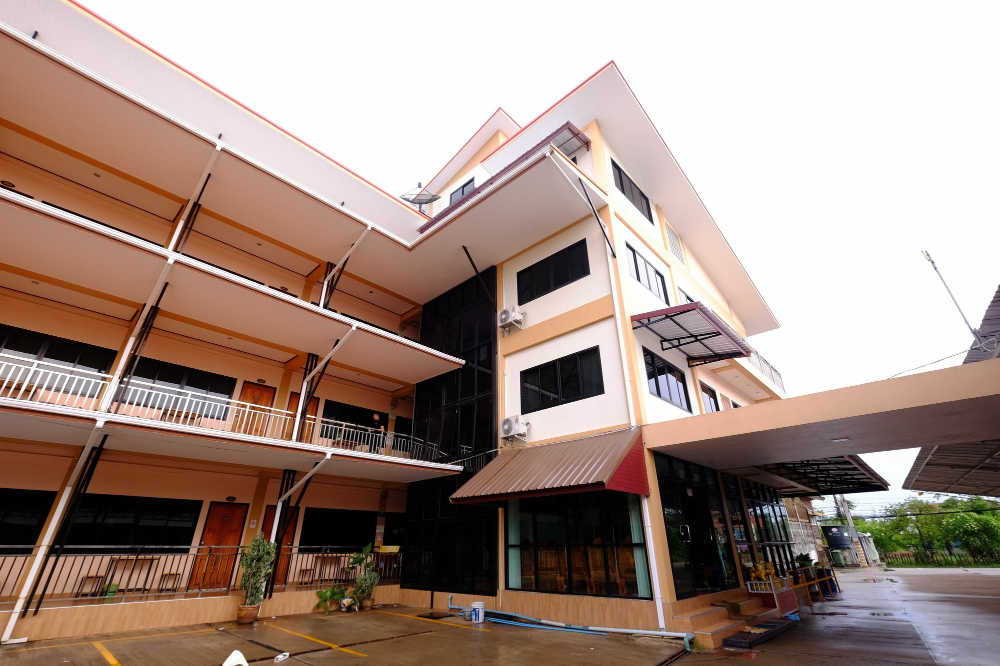 Kanjana Mansion Sakon Nakhon Exteriör bild